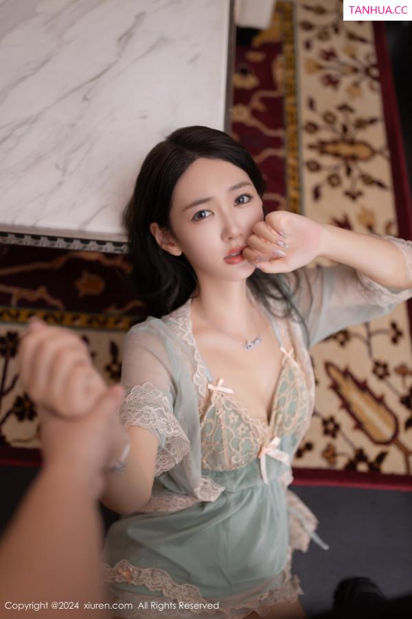 唐安琪  [XiuRen]高清写真图 2024.08.26 No.9069 唐安琪 丝袜美腿第29张图片
